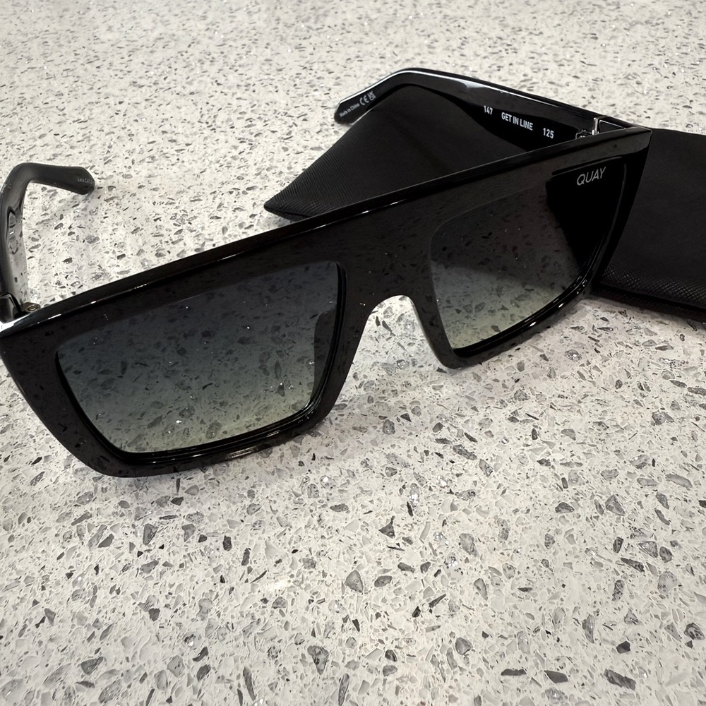 Quay Get In Line Sunglasses Brand New